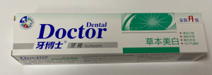 Отбеливающая зубная паста 105гр Doctor Dental зеленый чай